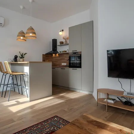 Bohemian Hideaway Historic Center Parking Apartman Szófia