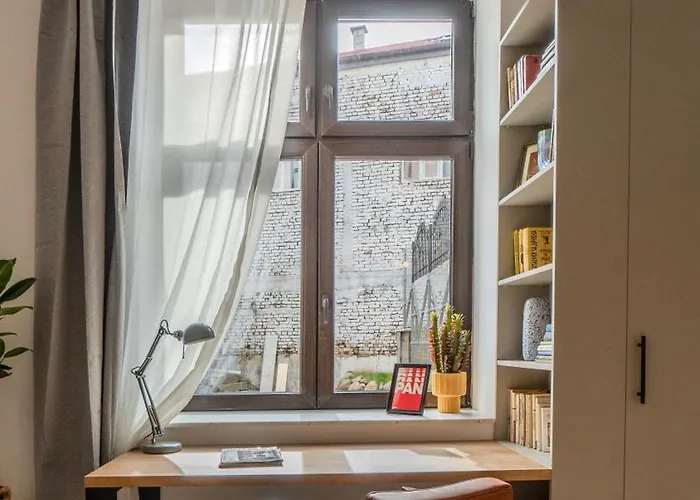 Bohemian Hideaway Historic Center Parking Appartement