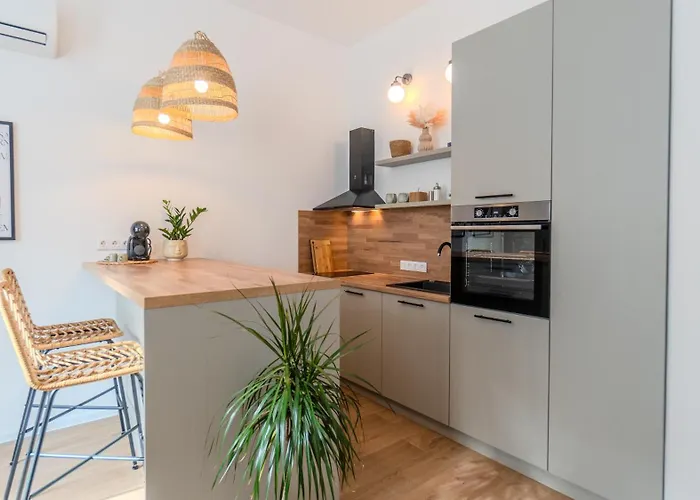 Bohemian Hideaway Historic Center Parking