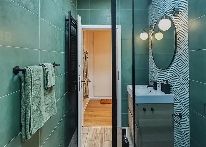 Апартаменты Bohemian Hideaway Historic Center Parking