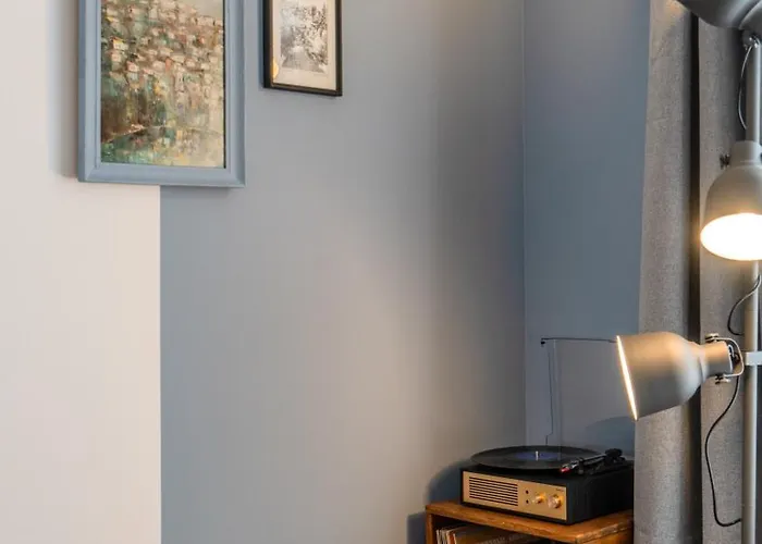 Апартаменты Bohemian Hideaway Historic Center Parking *