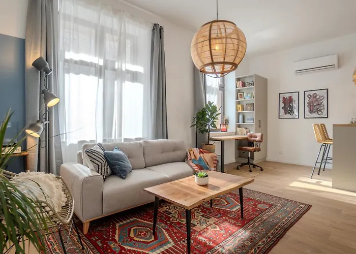 Bohemian Hideaway Historic Center Parking Апартаменты